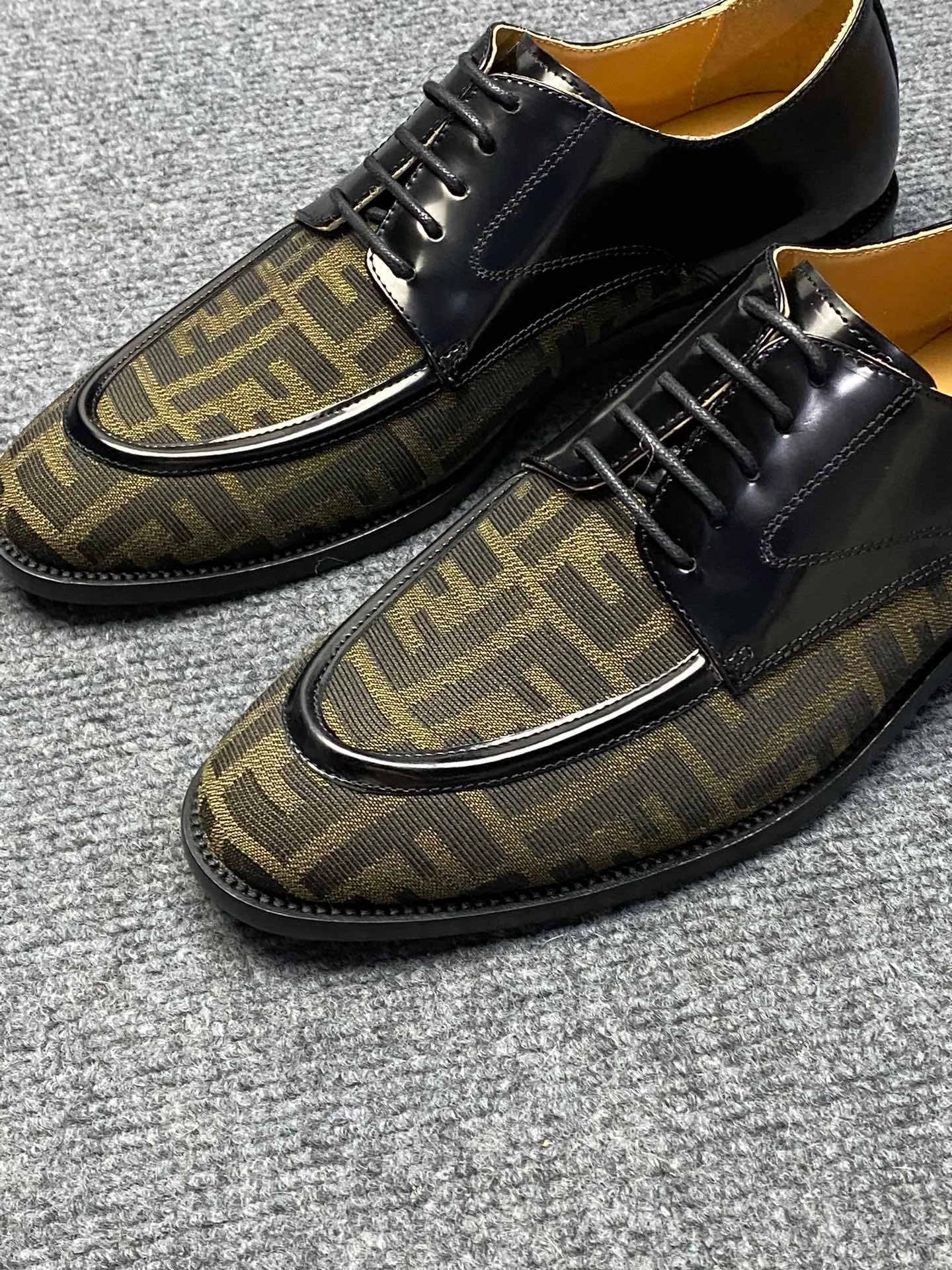 Factory price 960FENDI Fendi men's breathable and comfortable leather shoes. Original development. The leather outsole is made of leather. Counters copy one to one. Imported counter cowhide. Imported water dyes cattle. 38 to 44. (45.46. can be ordered. 47.
